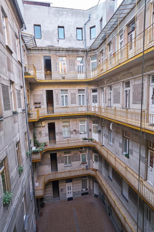 Nanirol Apartment At Gellert Bath Budapeste Exterior foto